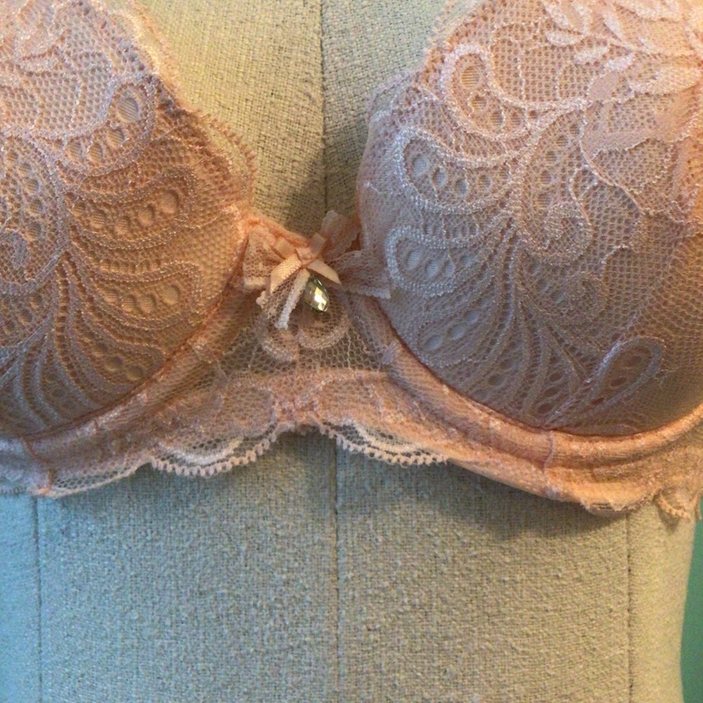 Le Mystere peach lace bra 34C - Picture 2 of 10